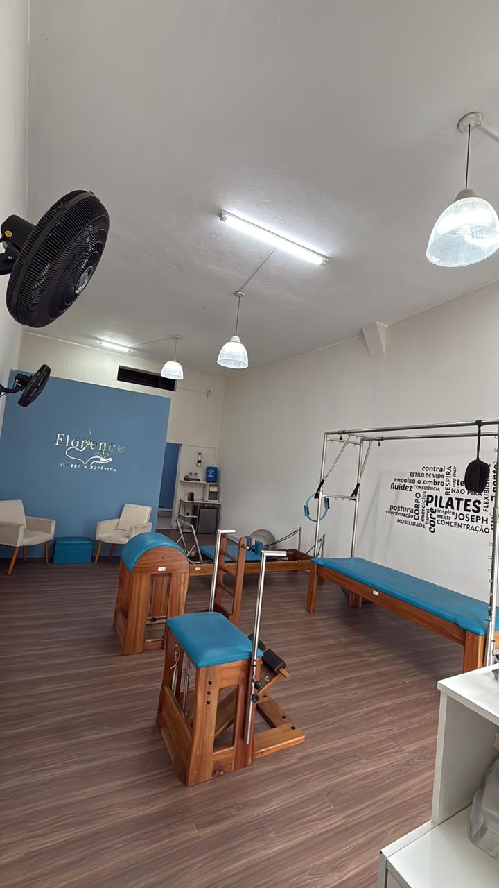 Interior do estúdio Florence com reformer, cadillac e equipamentos